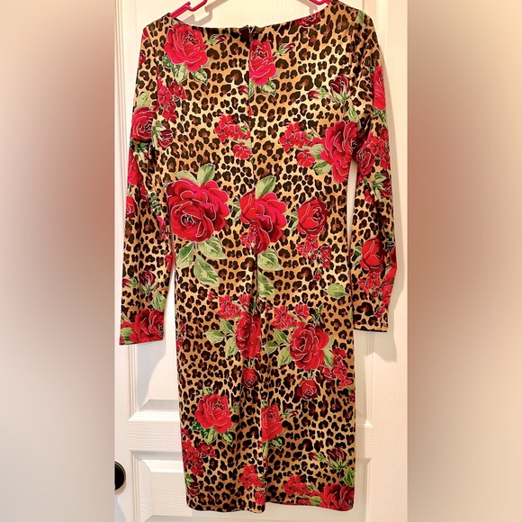 Boston Proper Long Sleeve Front Twist Sheath Dress in Leopard & Roses. ZB1 - Picture 3 of 5